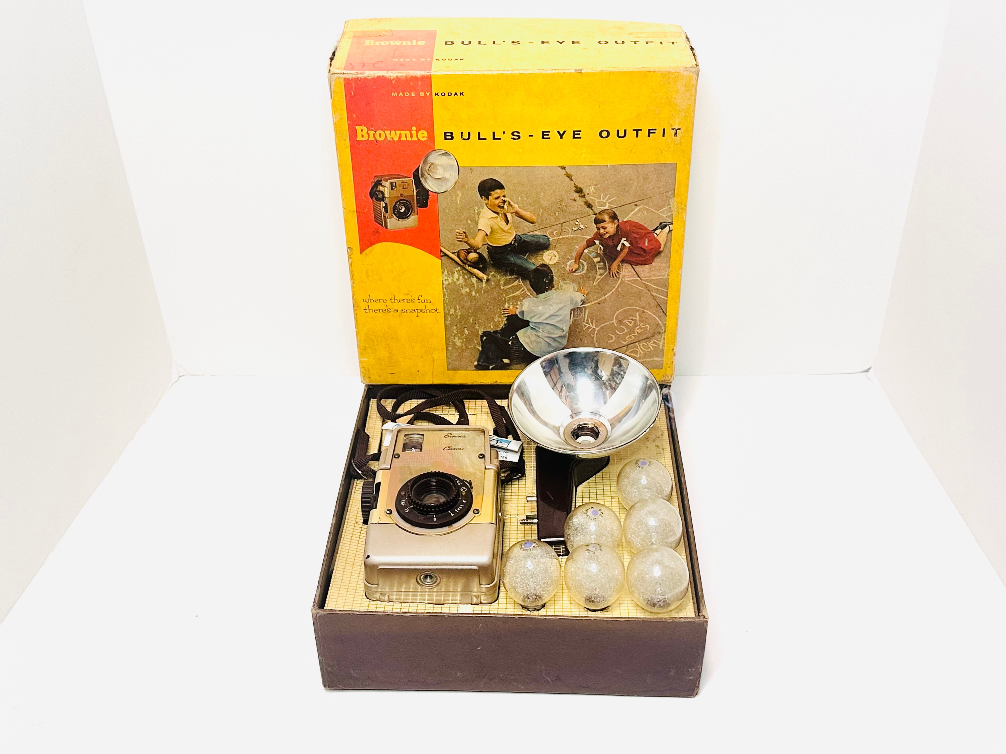 1950's Kodak Brownie Bull's Eye Camera Flash Outfit Kit in Box wit