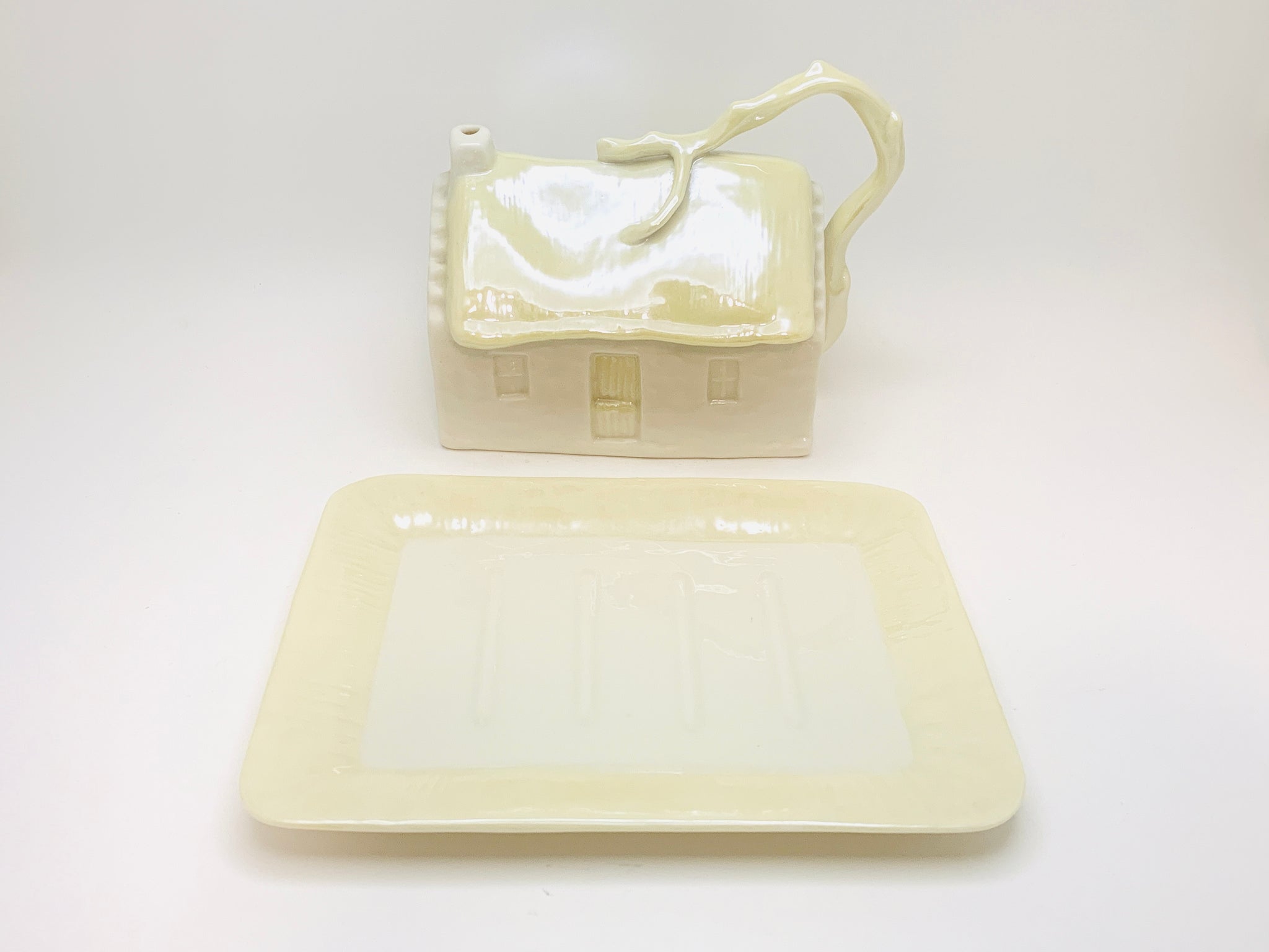 VTG Belleek Ireland Country Cottage butter/cheese good dish - excellent condition